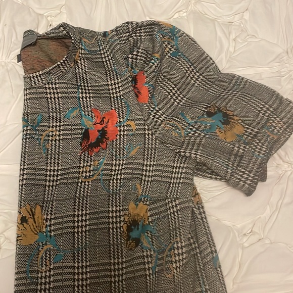 Top - Picture 2 of 2